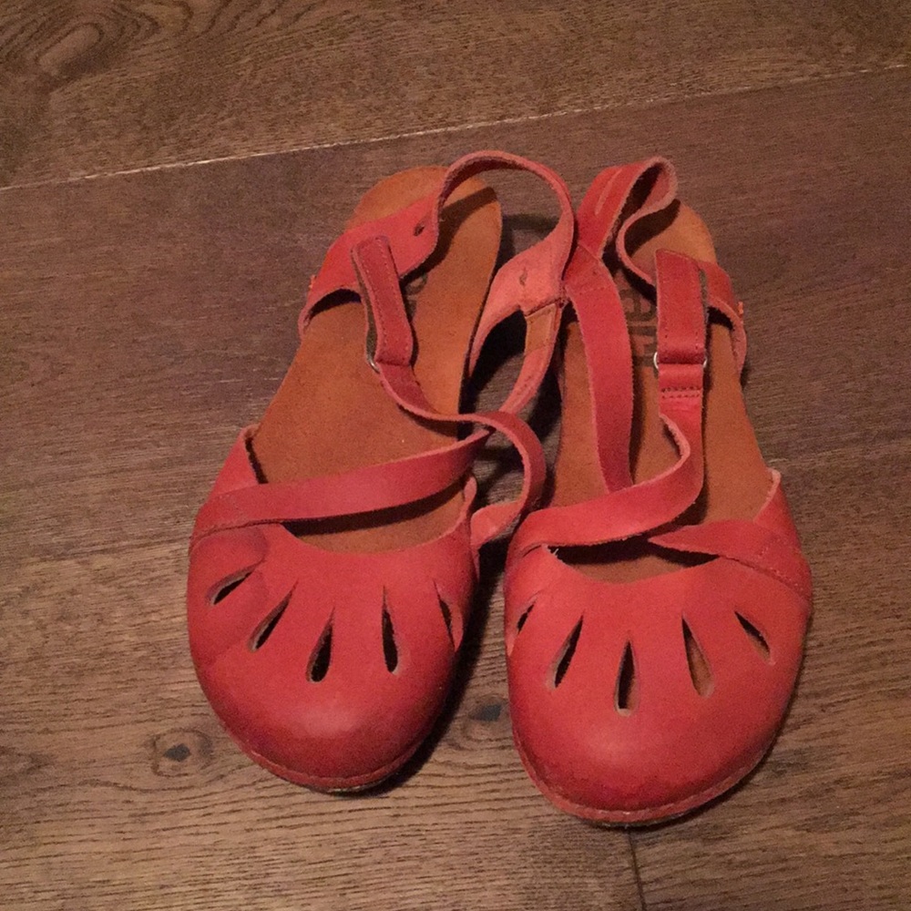 art sandals size 9
